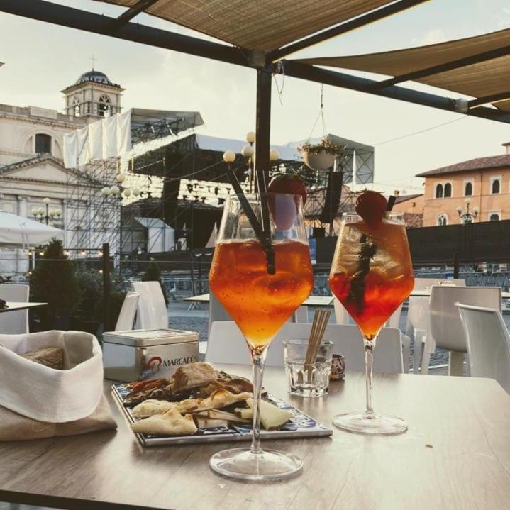 Piazza Del Mercato 라킬라 외부 사진