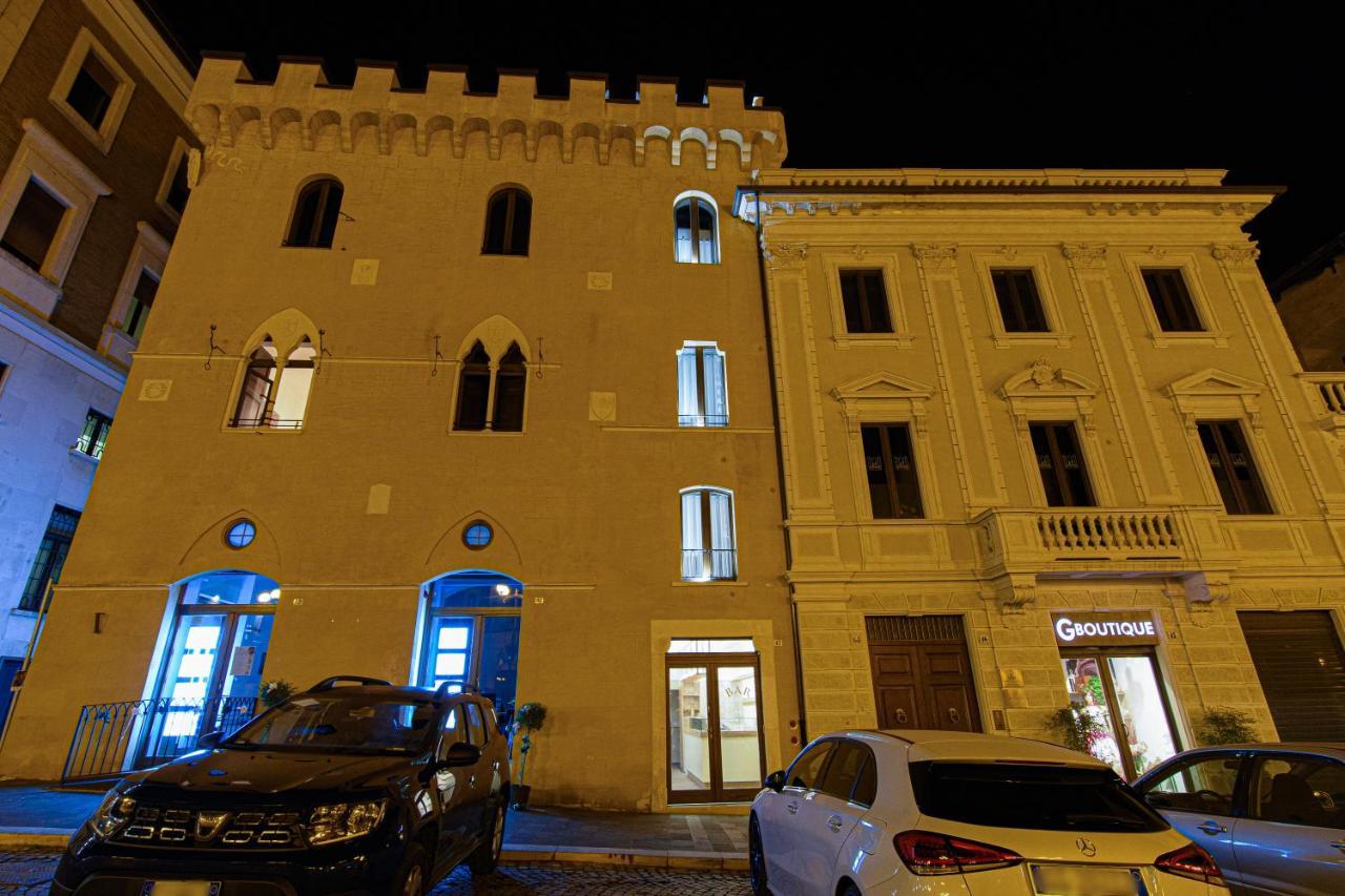 Piazza Del Mercato 라킬라 외부 사진