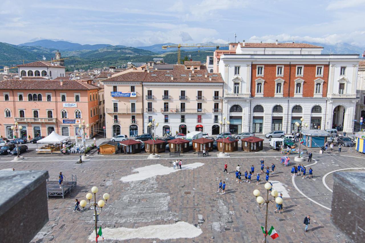 Piazza Del Mercato 라킬라 외부 사진